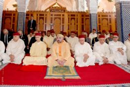 Image du Maroc Professionnelle de  SM le Roi, Amir Al Mouminine, accomplit la prière du Vendredi à la mosquée Hassan à Rabat, le 20 Avril 2018. (Photo/ SPPR) via Jalilbounhar.com 